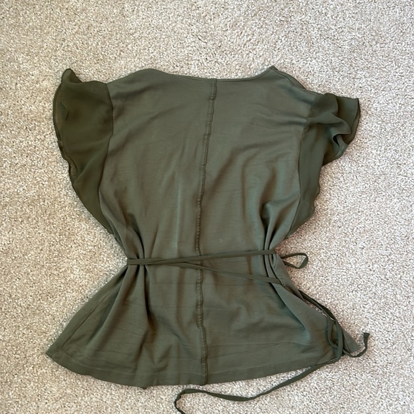 Ann Taylor flutter sleeve wrap shirt size L - Picture 4 of 4